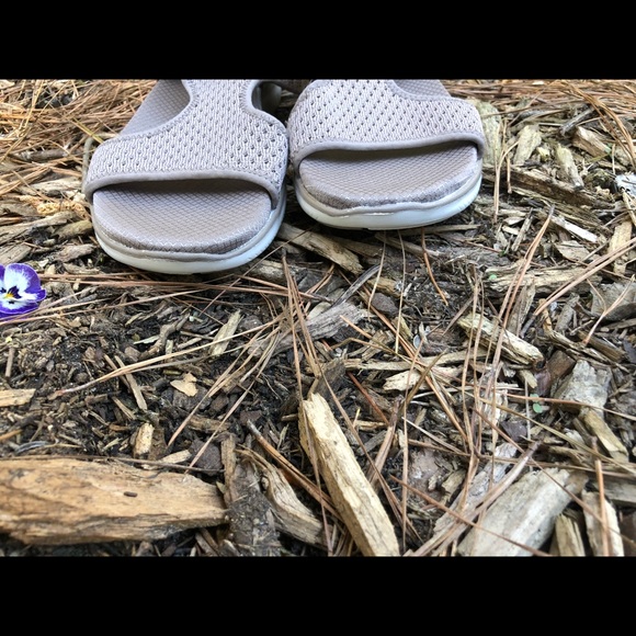 Like new Sketchers taupe memory foam gel-infused taupe slide sandals 10M - Picture 7 of 7